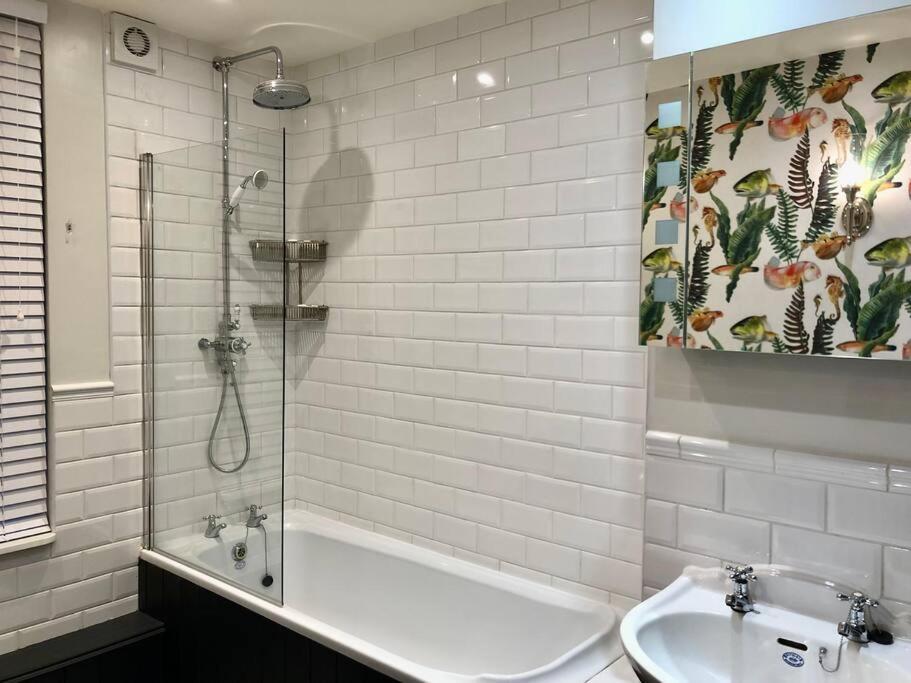 The Pirate'S Palace, Whitby - Elegant, Comfy, Fun 外观 照片